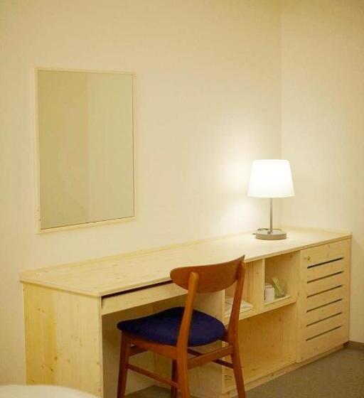 高级三人间, Shin Osaka Station