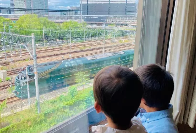 اتاق خانوادگی, Shin Osaka Station