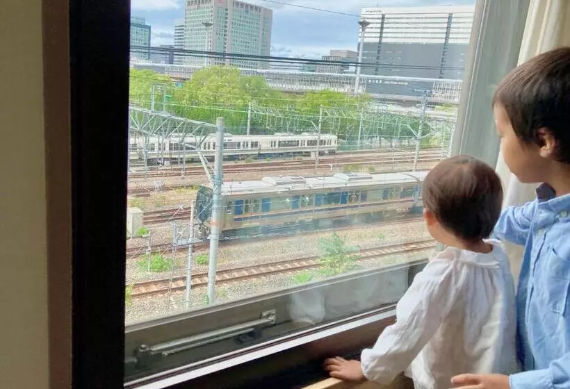 اتاق خانوادگی, Shin Osaka Station
