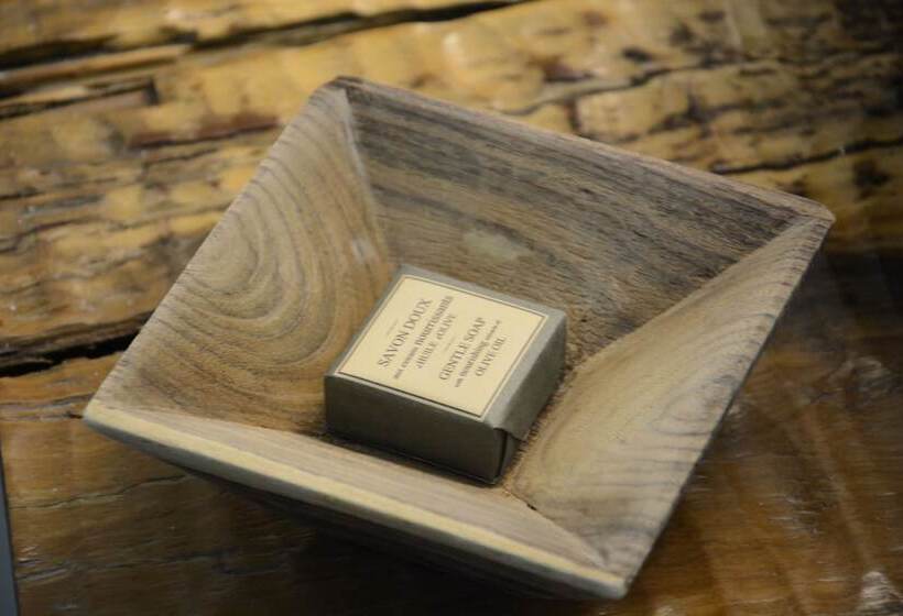 스위트, The Charlee