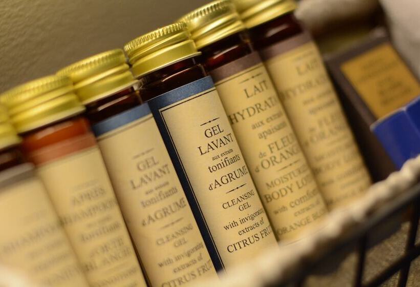 스위트, The Charlee