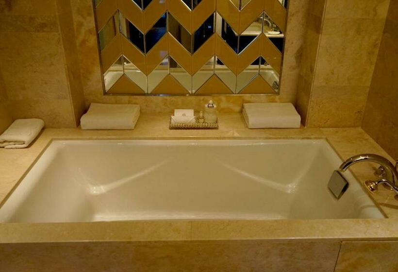 스탠다드 룸 호수 전망, The Leela Palace Udaipur