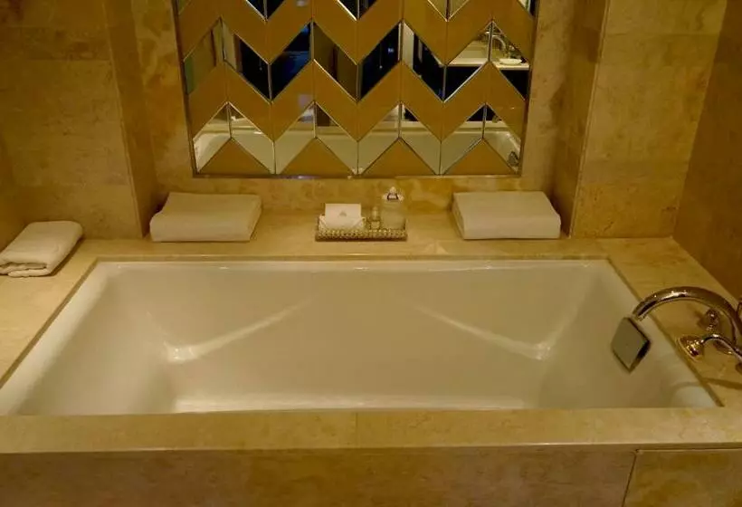 レイクビュースタンダードルーム, The Leela Palace Udaipur