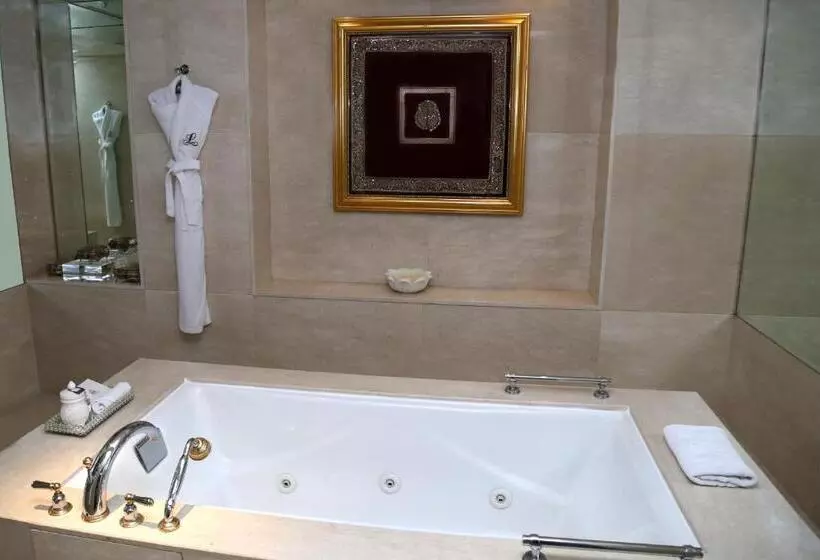 レイクビュースタンダードルーム, The Leela Palace Udaipur