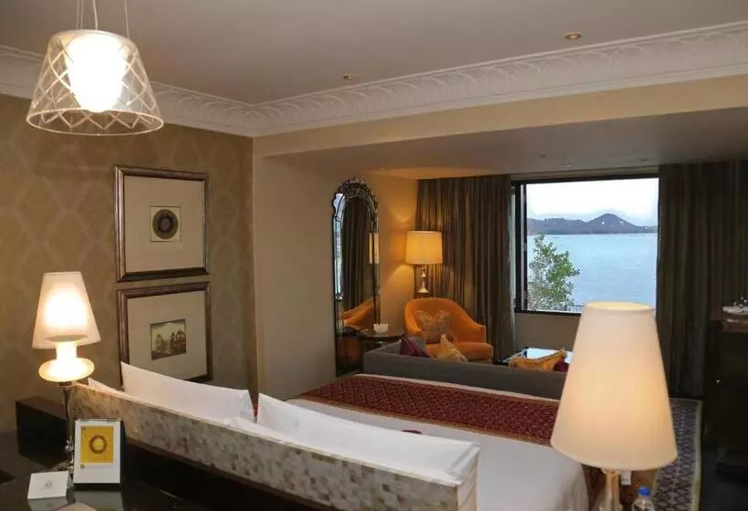 レイクビュースタンダードルーム, The Leela Palace Udaipur