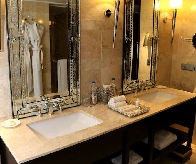 스탠다드 룸 호수 전망, The Leela Palace Udaipur