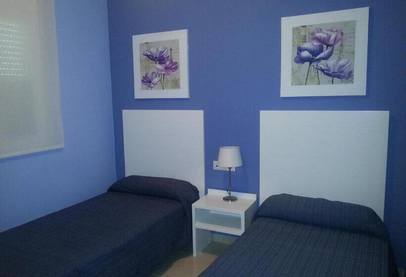 דירת שני חדרים, Mena Plaza