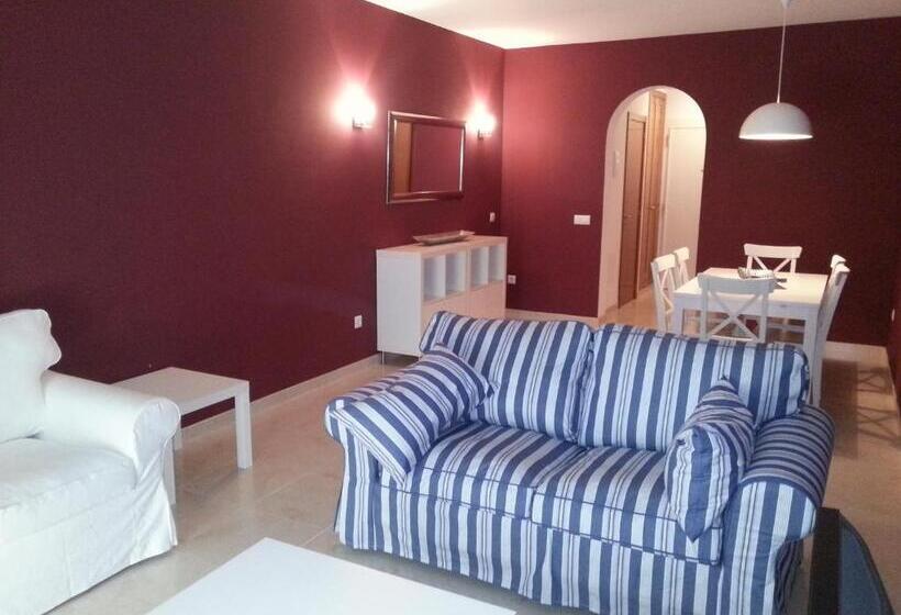 דירת שני חדרים, Mena Plaza