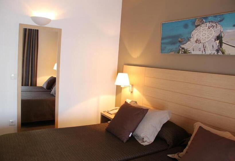 חדר משפחתי, Mena Plaza