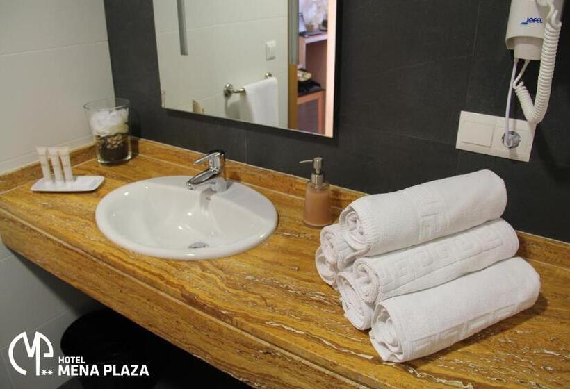 חדר משפחתי, Mena Plaza