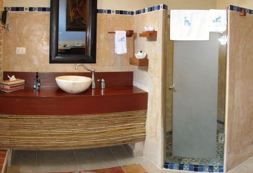 جناح جونيور, Boutique Casa San Angel