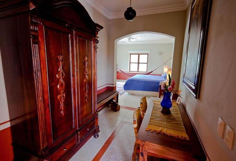 جناح جونيور, Boutique Casa San Angel