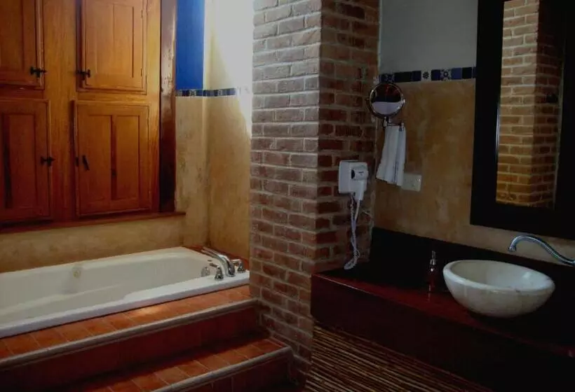 سوئیت با وان آب گرم, Boutique Casa San Angel