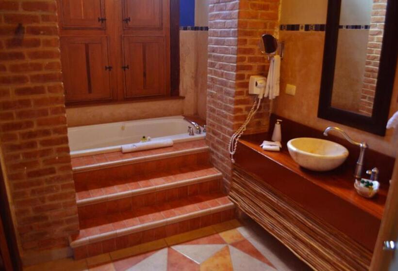 جناح مزود بجاكوزى, Boutique Casa San Angel