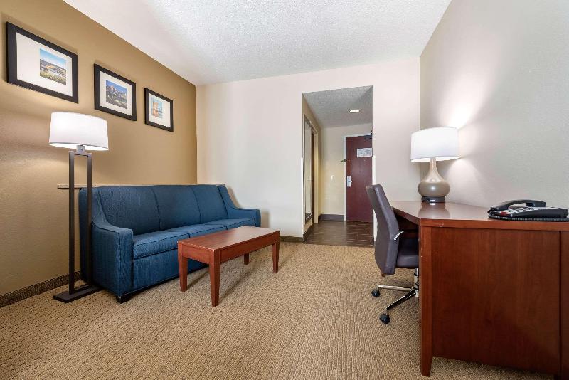 מיטת קינג בסוויטה, Comfort Suites Cincinnati Airport