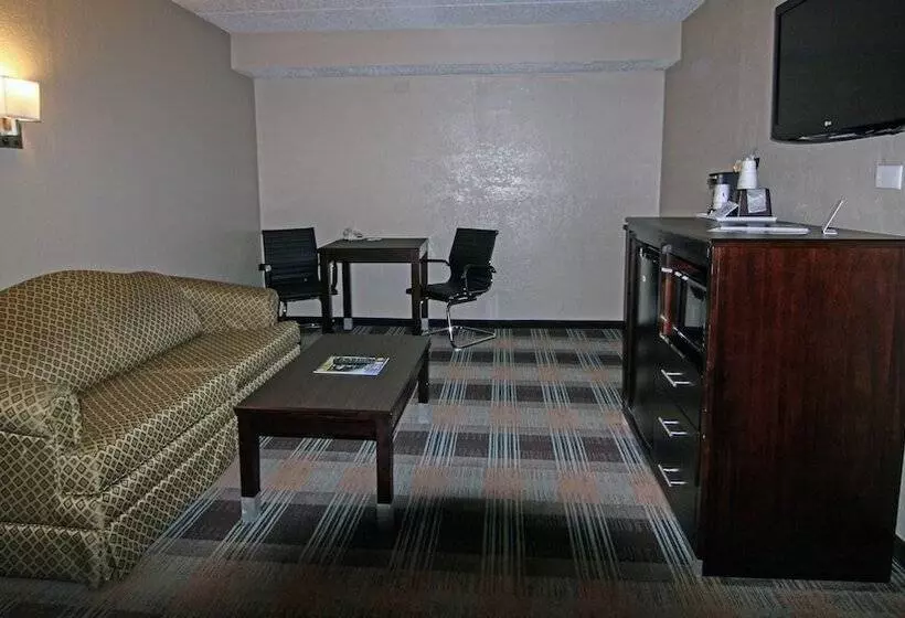スイート, Days Inn & Suites By Wyndham Springfield On I44
