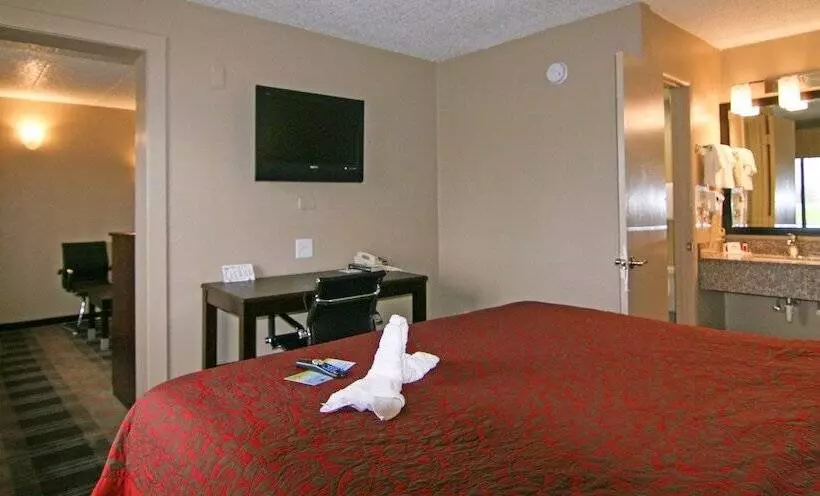 スイート, Days Inn & Suites By Wyndham Springfield On I44