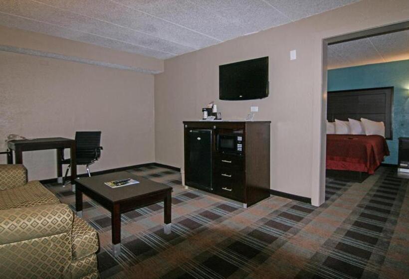 Люкс Кровать Кинг, Days Inn & Suites By Wyndham Springfield On I44