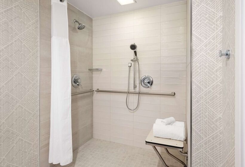 سوئیت برای معلولان, Embassy Suites By Hilton Portland Airport