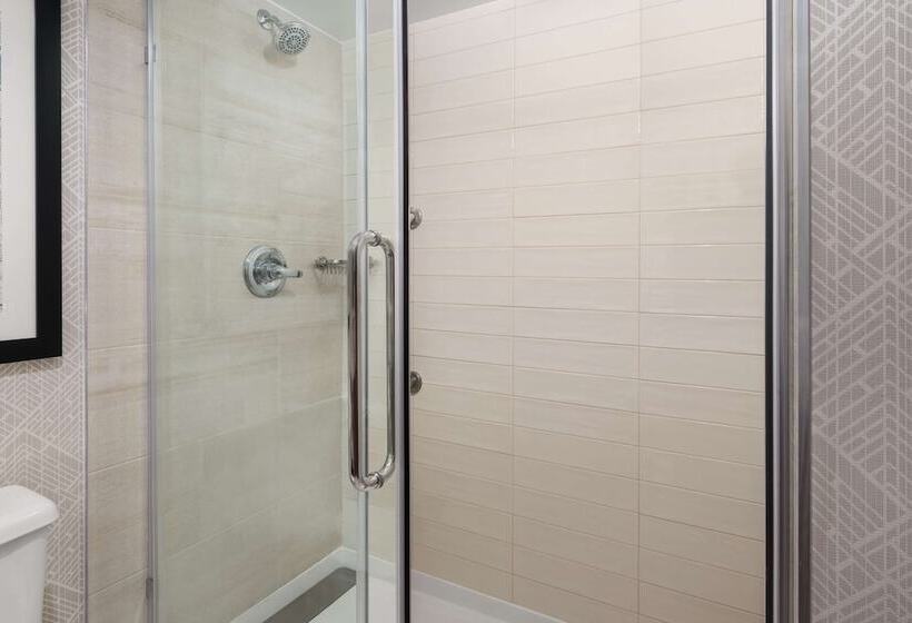 سوئیت برای معلولان, Embassy Suites By Hilton Portland Airport