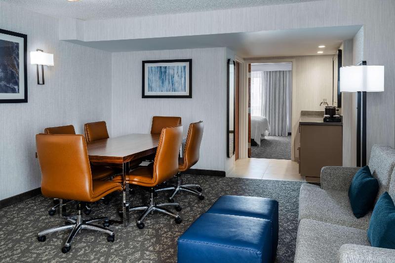 Люкс Кровать Кинг, Embassy Suites By Hilton Portland Airport