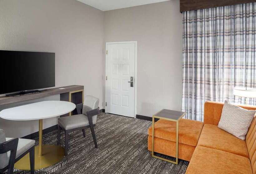 سوییت, Embassy Suites By Hilton Portland Airport