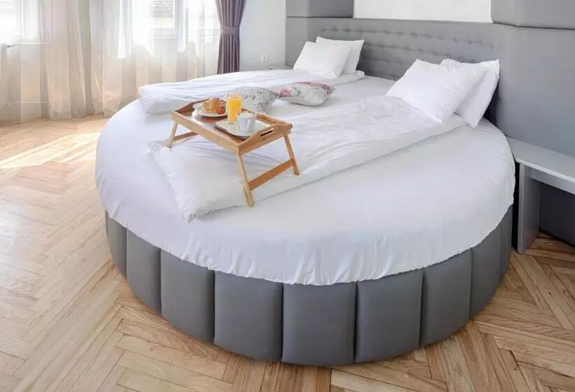 اتاق استاندارد چهار تخته, Fontana