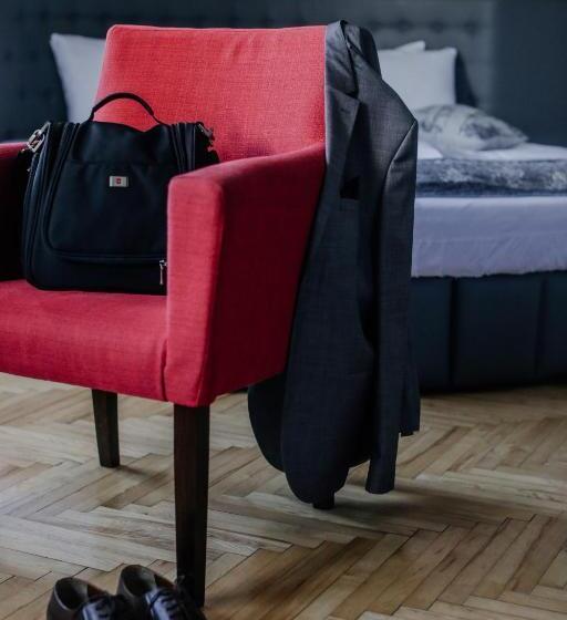 غرفة قياسية رباعية, Fontana