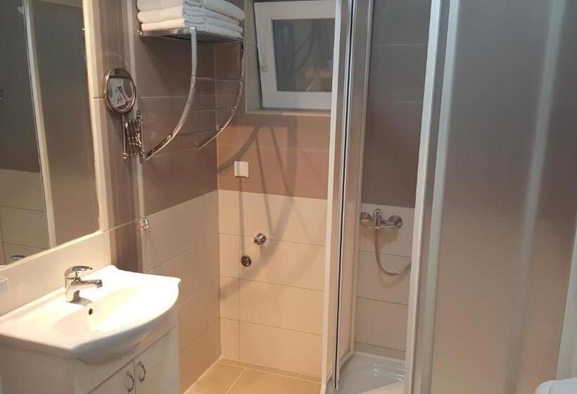 شقة غرفة نوم واحدة مزودة بشُرفة, Fontana