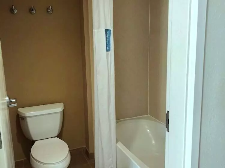 スタンダードスタジオ, Hampton Inn & Suites Norfolk Airport