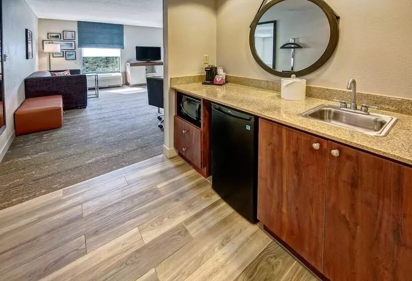 スタンダードスタジオ, Hampton Inn & Suites Fort Myersestero/fgcu
