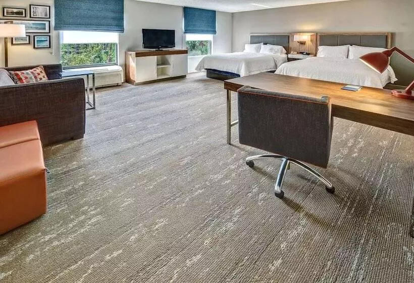スタンダードスタジオ, Hampton Inn & Suites Fort Myersestero/fgcu