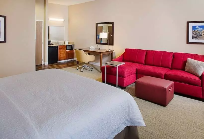 スタンダードスタジオ, Hampton Inn & Suites Palmdale