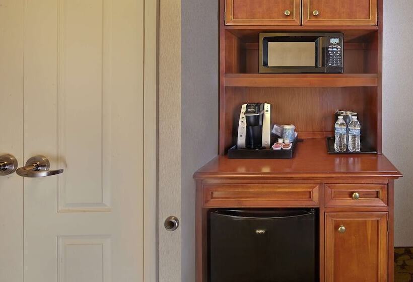 اتاق استاندارد با 2 تخت دوبل, Hilton Garden Inn Danbury