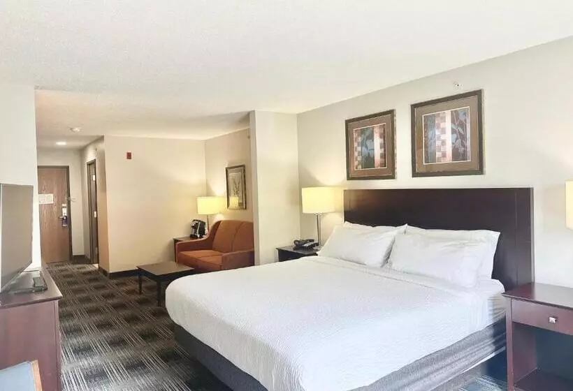 キングサイズベッドのスイートルーム, Holiday Inn Express And Suites Meriden, An Ihg