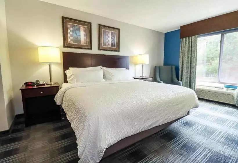 身障者適用スイートルーム, Holiday Inn Express And Suites Meriden, An Ihg
