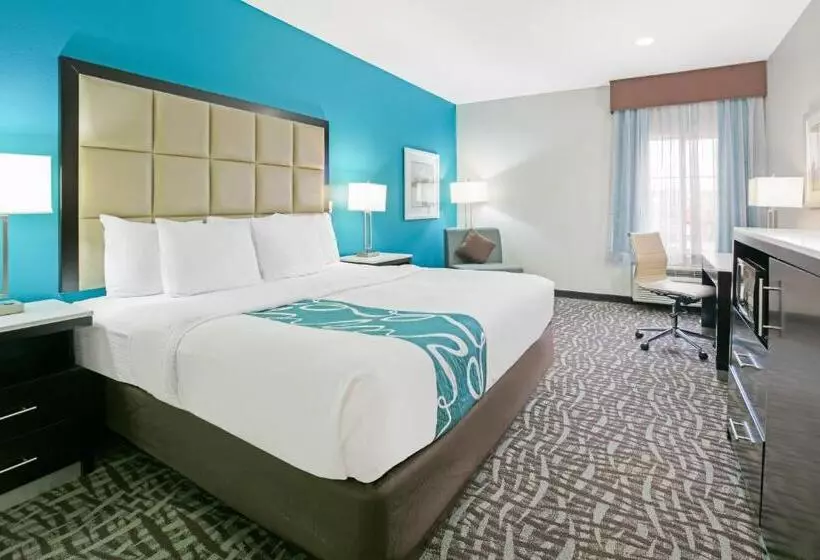 身障者適用キングサイズベッドルーム, La Quinta Inn & Suites By Wyndham Paris