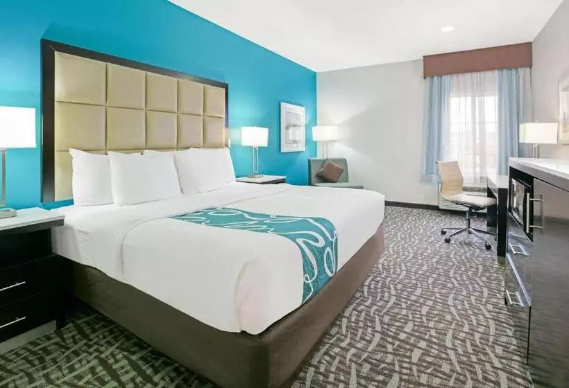 キングサイズベッドのスタンダードルーム, La Quinta Inn & Suites By Wyndham Paris