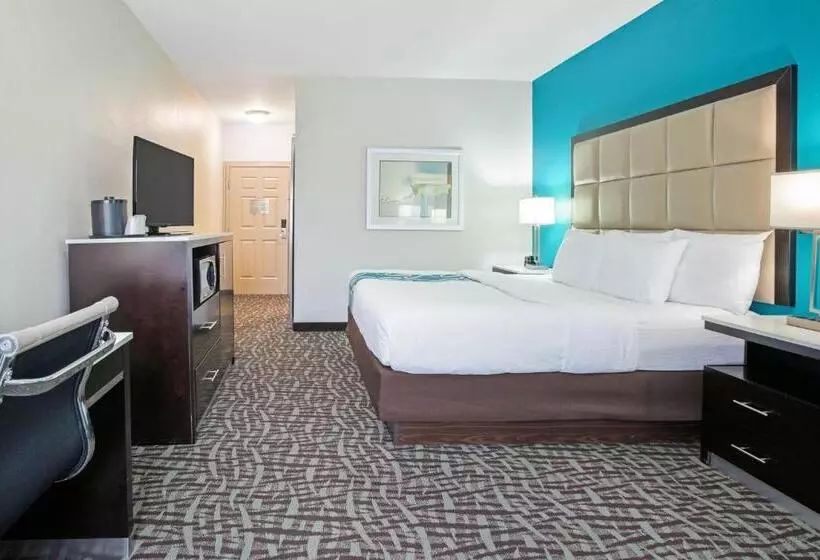 キングサイズベッドのスタンダードルーム, La Quinta Inn & Suites By Wyndham Paris