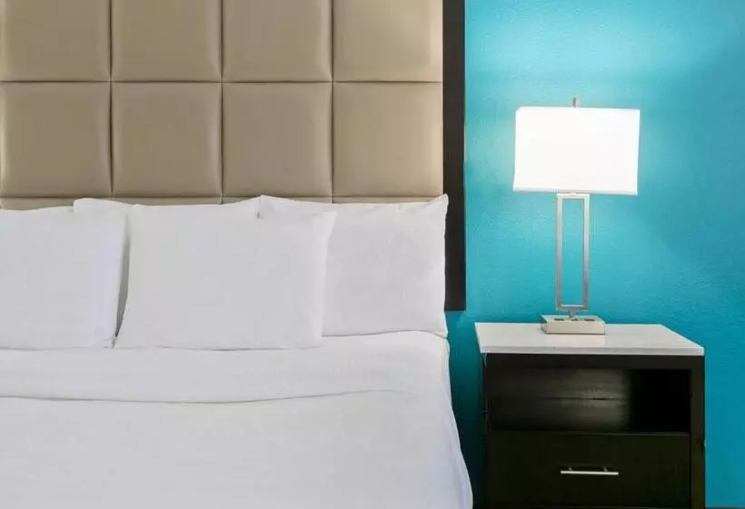 キングサイズベッドのスイートルーム, La Quinta Inn & Suites By Wyndham Paris