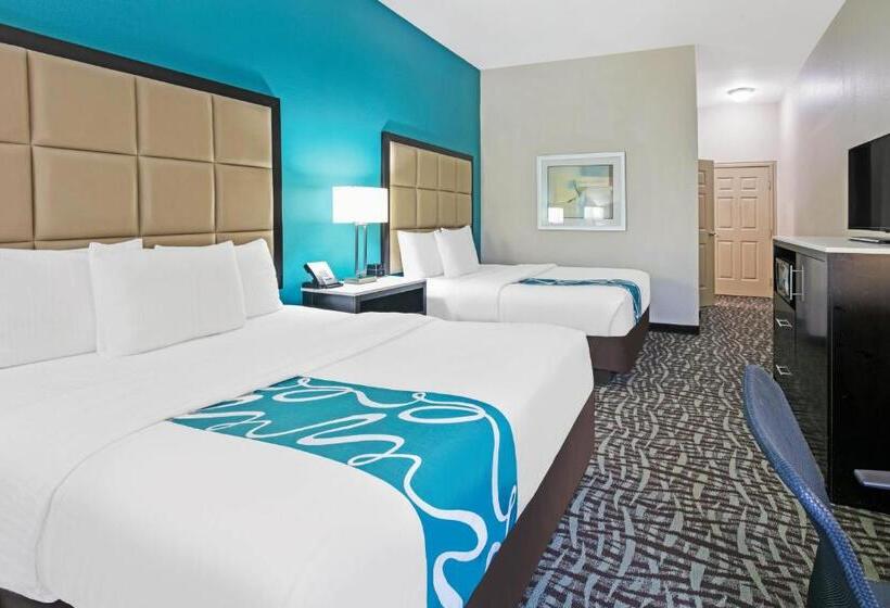 Номер Стандарт, La Quinta Inn & Suites By Wyndham Paris
