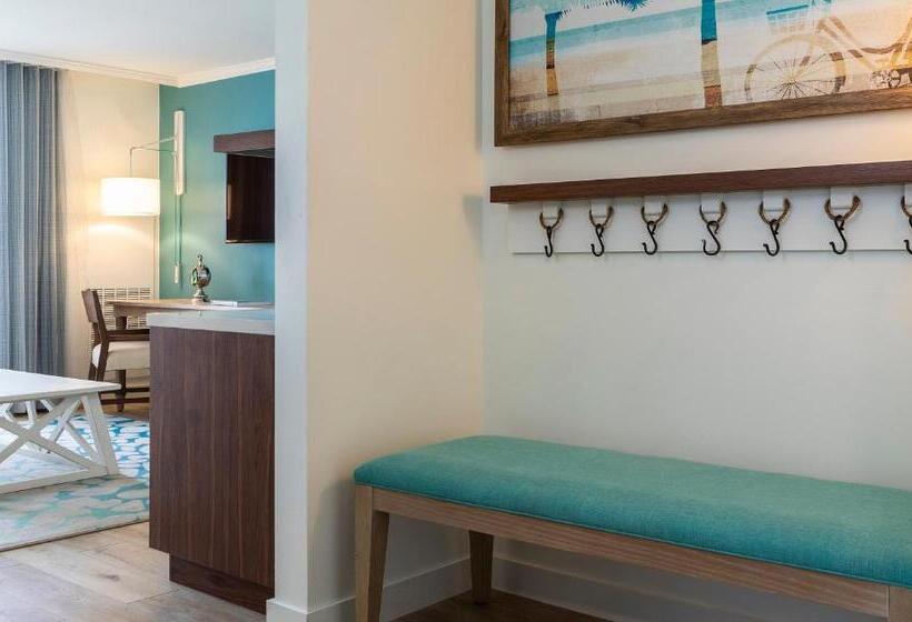 Suite with lake view, Margaritaville Lake Resort, Lake Conroe
