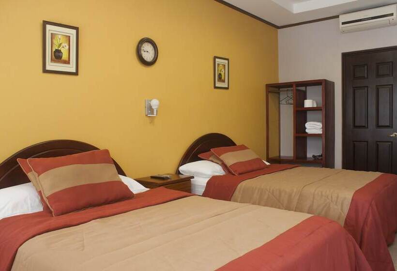 غرفه قياسيه سريرين مزدوجين, Robledal