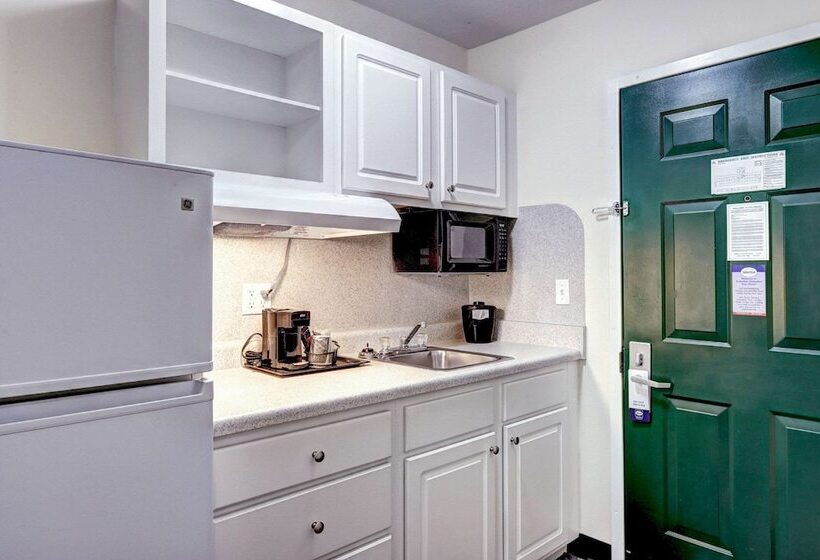 غرفه قياسيه سريرين مزدوجين, Suburban Studios Westminster Denver North