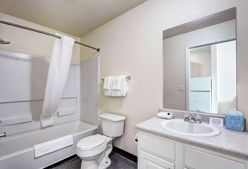 스탠다드 룸 더블 침대 2개, Suburban Studios Westminster Denver North