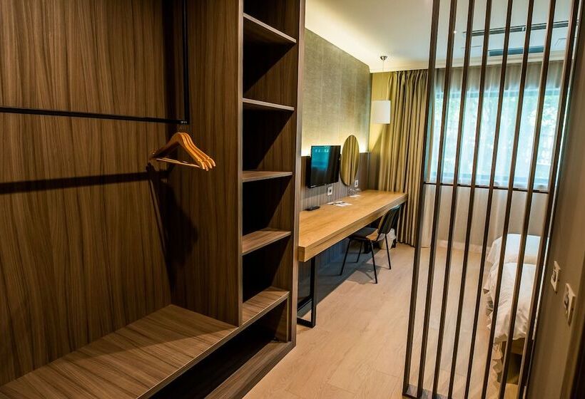 Номер Стандарт Адаптированный для Инвалидов, Sunny Hill