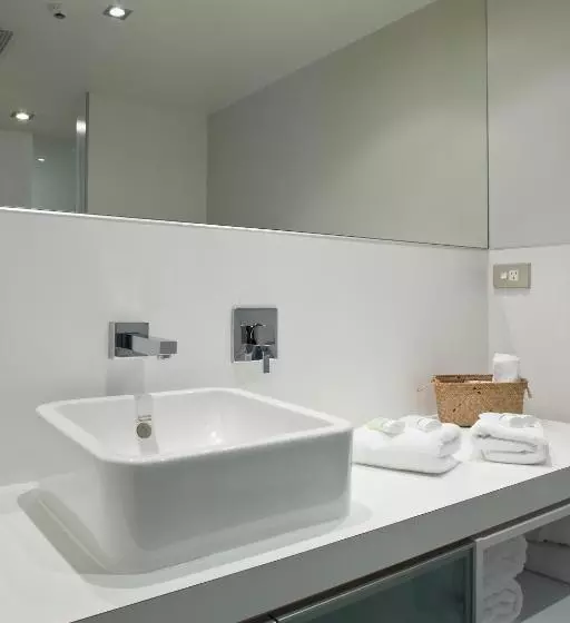 Suite with lake view, Wai Ora Lakeside Spa Resort