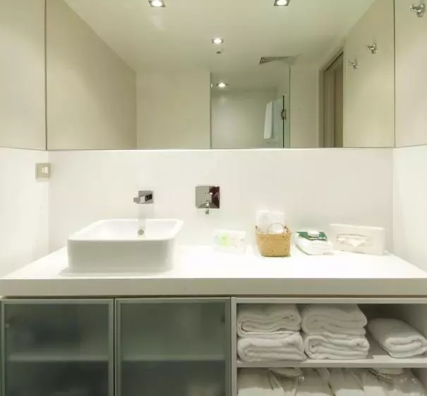 Suite with lake view, Wai Ora Lakeside Spa Resort