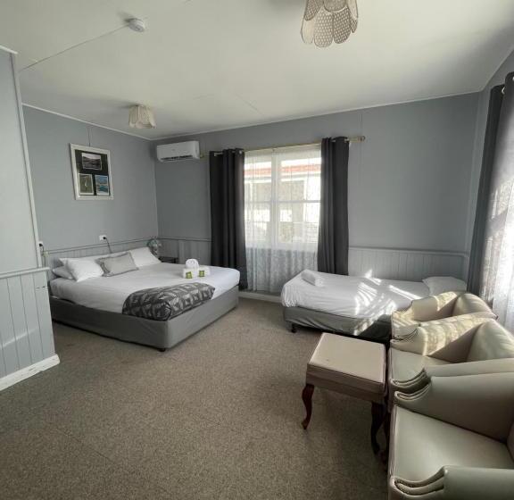 غرفة قياسية ثلاثية, Mountain View Motel