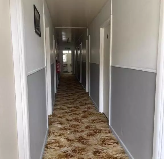 ルームシェアのワンベッド, Mountain View Motel